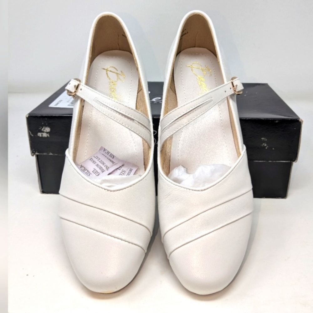 Beacon Women's White Mary Jane Heel Shoes 48704 Size 7.5 New in Box Leather
